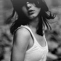 超高清的欧美女生黑白头像
