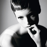 超高清的欧美女生黑白头像