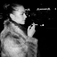 超高清的欧美女生黑白头像