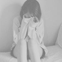 最新冷艳气质美女黑白头像图片