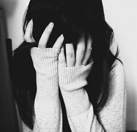 最新冷艳气质美女黑白头像图片