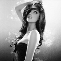 最新冷艳气质美女黑白头像图片