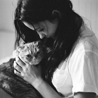 飘逸长发美女黑白qq头像