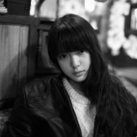 飘逸长发美女黑白qq头像