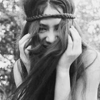 飘逸长发美女黑白qq头像
