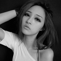 飘逸长发美女黑白qq头像