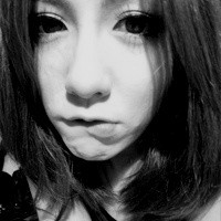 飘逸长发美女黑白qq头像