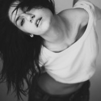 性感妩媚的女生qq黑白头像