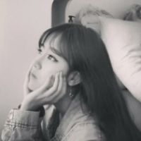 最新漂亮女生伤感黑白头像