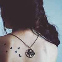 有小纹身的女生个性qq头像