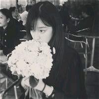 非主流长发女生黑白微信头像