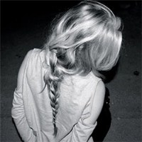 有气质的女生黑白颓废头像