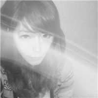 最新版女生黑白颓废qq头像