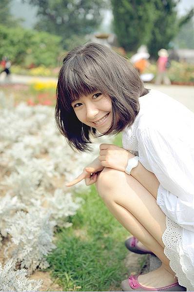 非主流唯美女生户外写真图片