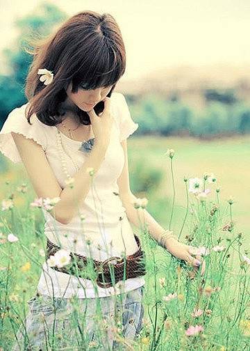 非主流唯美女生户外写真图片