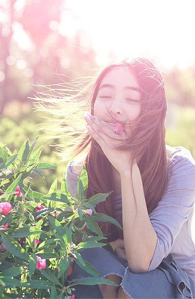 非主流唯美女生户外写真图片