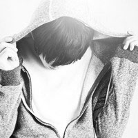 黑白系列帅气男生卫衣头像