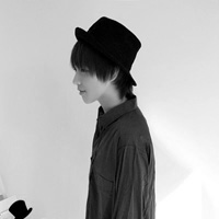 黑白系列帅气男生卫衣头像