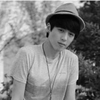 黑白系列帅气男生卫衣头像