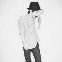黑白系列帅气男生卫衣头像