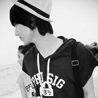 黑白系列帅气男生卫衣头像