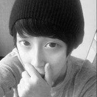 黑白系列帅气男生卫衣头像