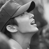 黑白系列帅气男生卫衣头像