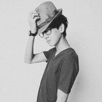 黑白系列帅气男生卫衣头像