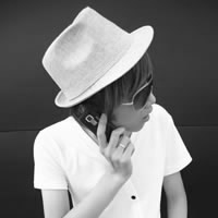 黑白系列帅气男生卫衣头像