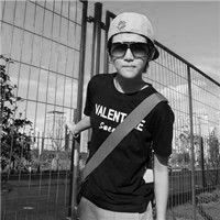 黑白系列帅气男生卫衣头像