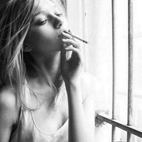 最新高冷美女黑白头像图片