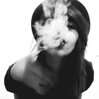 最新高冷美女黑白头像图片