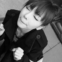 最新高冷美女黑白头像图片