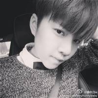 最新孤独伤感男生黑白头像