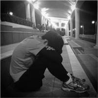 最新孤独伤感男生黑白头像