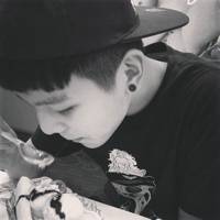 最新孤独伤感男生黑白头像