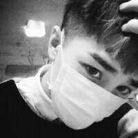 最新孤独伤感男生黑白头像