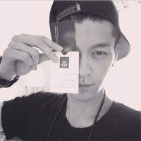 最新孤独伤感男生黑白头像