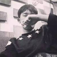 最新孤独伤感男生黑白头像