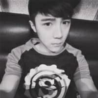 最新孤独伤感男生黑白头像