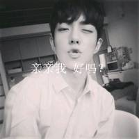 最新孤独伤感男生黑白头像