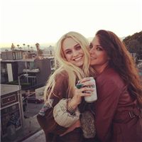 超爱笑的欧美姐妹qq头像