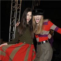 超爱笑的欧美姐妹qq头像