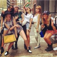 超爱笑的欧美姐妹qq头像