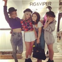 超爱笑的欧美姐妹qq头像