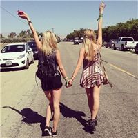 超爱笑的欧美姐妹qq头像