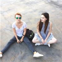 超爱笑的欧美姐妹qq头像