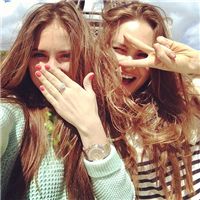 超爱笑的欧美姐妹qq头像