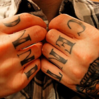 看不到脸的男生纹身头像图片