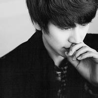 浪荡不羁的欧美帅哥黑白头像